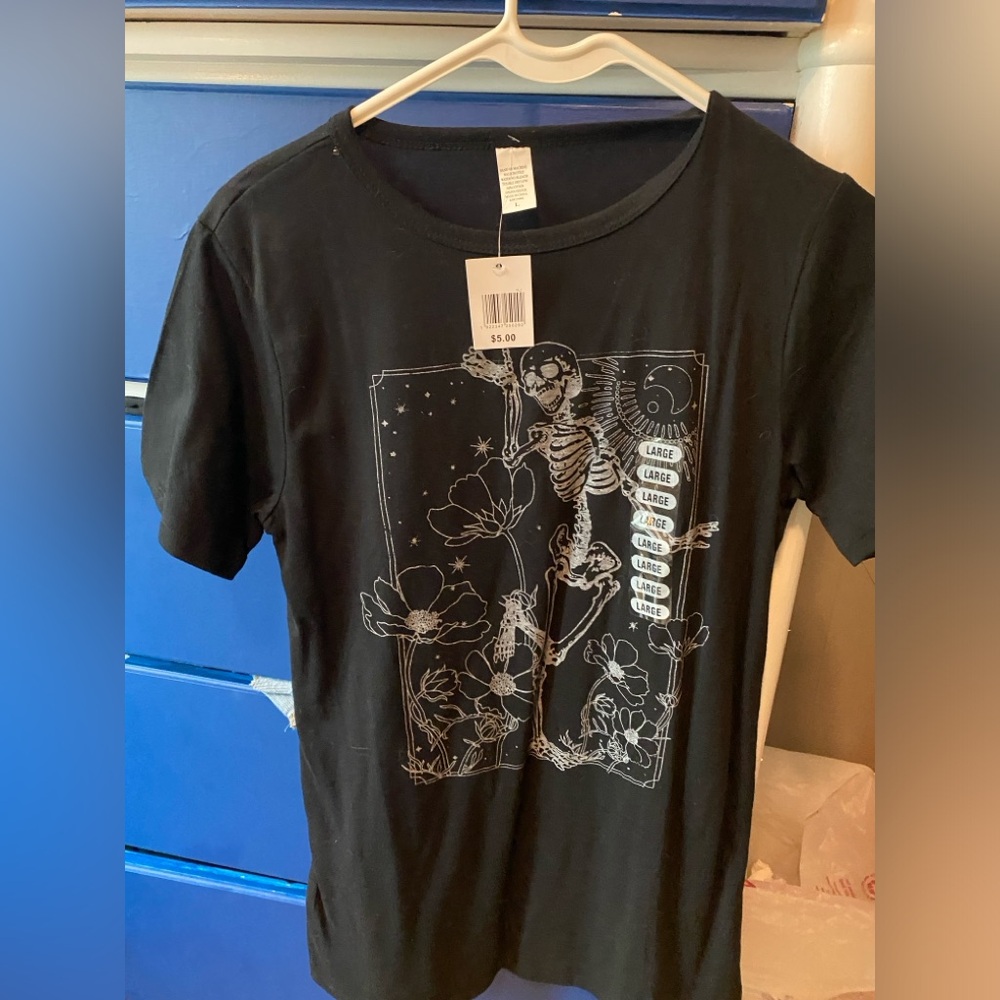 GRAPHIC TEE